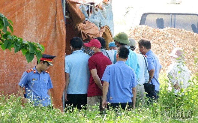 Vụ khai quật thi thể nữ kế toán trưởng: Thêm tình tiết bất thường tại phòng của nạn nhân - Ảnh 1. Vụ khai quật thi thể nữ kế toán trưởng: Thêm tình tiết bất thường tại phòng của nạn nhân 1