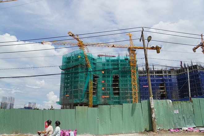 Gãy trục cần cẩu dự án Topaz Elite ở Sài Gòn, người dân xung quanh di tản - Ảnh 1.