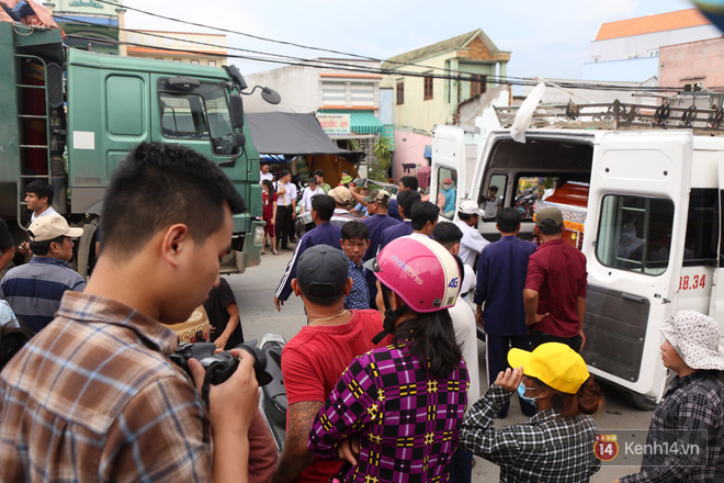 Vụ cô gái bị bạn trai cũ phân xác ở Sài Gòn: Chồng sắp cưới không đứng vững, liên tục gào khóc gọi tên người yêu trong tuyệt vọng - Ảnh 2. Vụ cô gái bị bạn trai cũ phân xác ở Sài Gòn: Chồng sắp cưới không đứng vững, liên tục gào khóc gọi tên người yêu trong tuyệt vọng 2