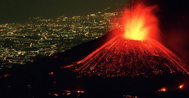 Núi lửa phun trào đáng sợ như vậy nhưng tại sao nhiều người vẫn chọn ở ngay gần chúng - Ảnh 2.