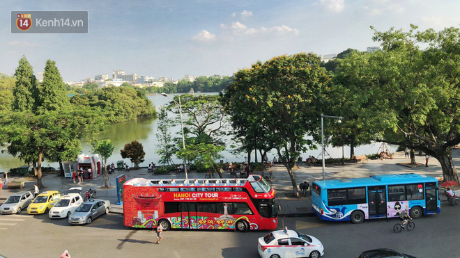 Sau một tuần lăn bánh, xe buýt mui trần giá vé 300 nghìn đồng/4 tiếng đìu hiu khách ở Hà Nội - Ảnh 8.