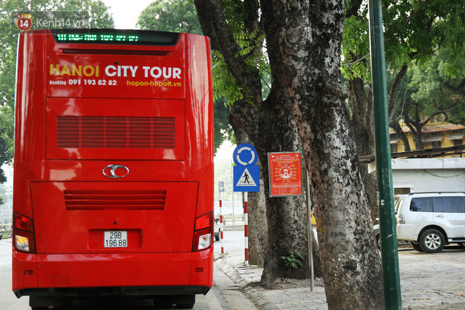Sau một tuần lăn bánh, xe buýt mui trần giá vé 300 nghìn đồng/4 tiếng đìu hiu khách ở Hà Nội - Ảnh 6.