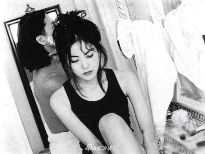 Bất ngờ rò rỉ hình ảnh nóng bỏng của Vương Phi chụp cùng chồng cũ Đậu Duy trong phòng tắm - Ảnh 1.