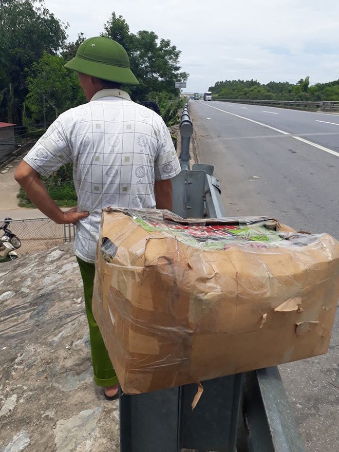 Ông nội ngày mấy lượt qua sông xin sữa cho cháu, mẹ trẻ được chị em ghen tị vì “bố chồng number one” - Ảnh 2. Ông nội ngày mấy lượt qua sông xin sữa cho cháu, mẹ trẻ được chị em ghen tị vì “bố chồng number one” 2
