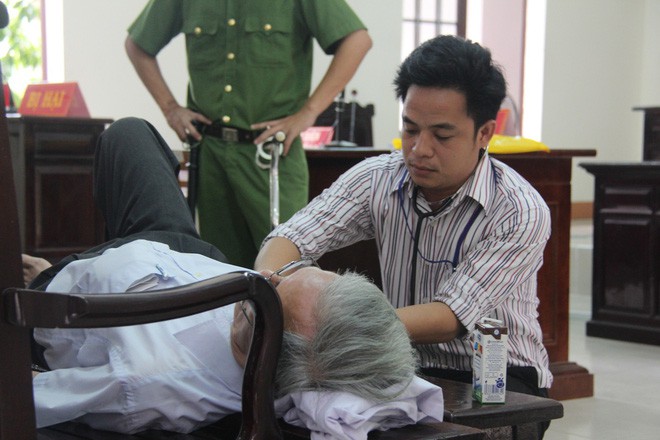 Luật sư Nguyễn Khắc Thủy cho biết đã nhận bản án 3 năm tù giam của giám đốc thẩm nhưng sức khỏe ông Thủy đang rất yếu - Ảnh 2. Luật sư Nguyễn Khắc Thủy cho biết đã nhận bản án 3 năm tù giam của giám đốc thẩm nhưng sức khỏe ông Thủy đang rất yếu - Ảnh 2.