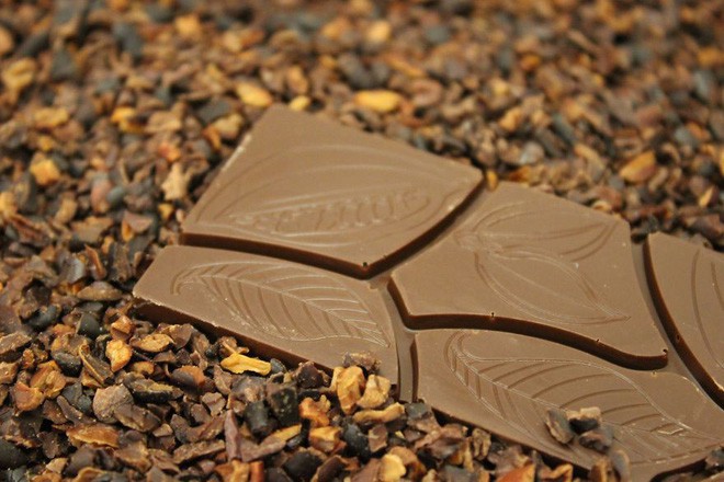 Hành trình biến hạt ca cao thành món chocolate vạn người mê qua lời kể của người thợ lành nghề - Ảnh 18.