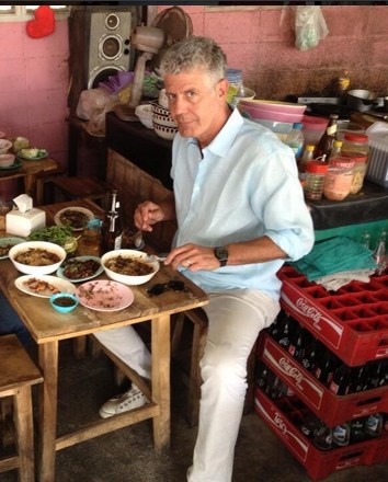 Những hình ảnh đáng nhớ của đầu bếp Anthony Bourdain trong hành trình khám phá ẩm thực Việt Nam - Ảnh 6.