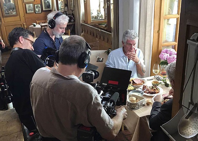 Bạn gái của đầu bếp Anthony Bourdain lên tiếng sau nghi vấn là nguyên nhân khiến ông tự tử - Ảnh 3. Bạn gái của đầu bếp Anthony Bourdain lên tiếng sau nghi vấn là nguyên nhân khiến ông tự tử 3