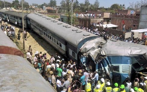 Tàu hỏa trật bánh gây gián đoạn giao thông ở Ấn Độ - Ảnh 1.