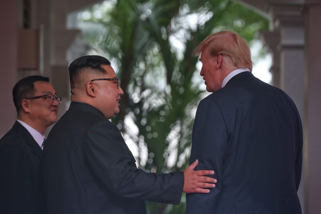 Chùm ảnh: Sự tương tác thú vị giữa Tổng thống Trump và lãnh đạo Triều Tiên Kim Jong-un - Ảnh 10.