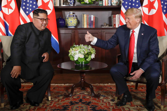 Chùm ảnh: Sự tương tác thú vị giữa Tổng thống Trump và lãnh đạo Triều Tiên Kim Jong-un - Ảnh 12.