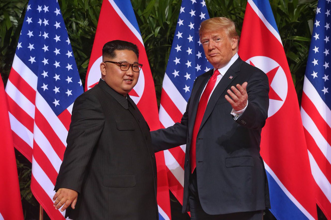 Chùm ảnh: Sự tương tác thú vị giữa Tổng thống Trump và lãnh đạo Triều Tiên Kim Jong-un - Ảnh 6.