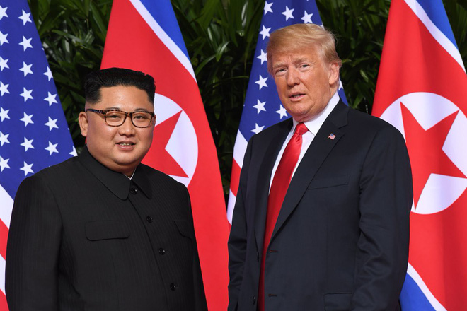 Chùm ảnh: Sự tương tác thú vị giữa Tổng thống Trump và lãnh đạo Triều Tiên Kim Jong-un - Ảnh 8.