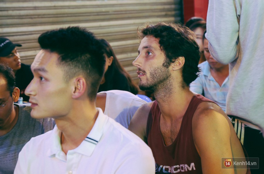 Phố Tây ở Sài Gòn chật kín trong ngày khai mạc World Cup 2018, khách Nga hò hét ăn mừng khi đội nhà thắng đậm - Ảnh 11.