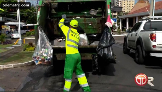 Trọng tài World Cup 2018 có nghề chính là công nhân lấy rác - Ảnh 2.
