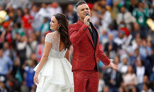 Ca sĩ Robbie Williams có hành động phản cảm, gây phẫn nộ trong lễ khai mạc World Cup 2018 1 Ca sĩ Robbie Williams có hành động phản cảm, gây phẫn nộ trong lễ khai mạc World Cup 2018 1