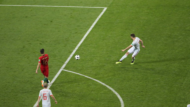 Bồ Đào Nha 3-3 Tây Ban Nha: Cả thế giới ngả mũ thán phục Ronaldo - Ảnh 11.