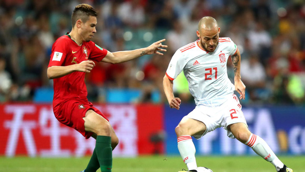 Bồ Đào Nha 3-3 Tây Ban Nha: Cả thế giới ngả mũ thán phục Ronaldo - Ảnh 2.