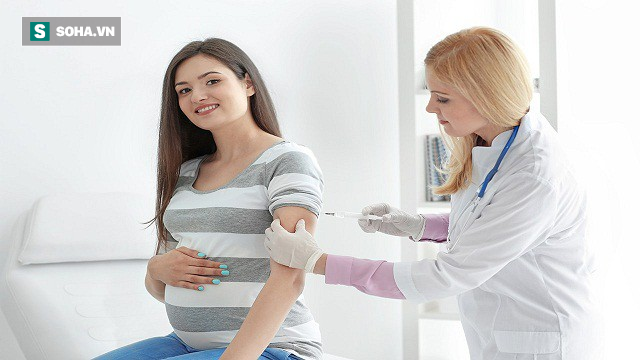 Chuyên gia Sản khoa chỉ rõ 6 mũi vắc xin phụ nữ phải tiêm trước khi mang thai - Ảnh 1.