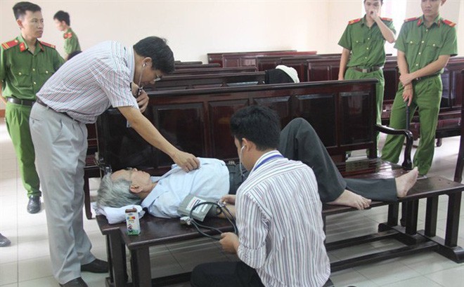 Bị cáo Nguyễn Khắc Thuỷ tự nguyện chấp hành bản án 3 năm tù giam - Ảnh 1.