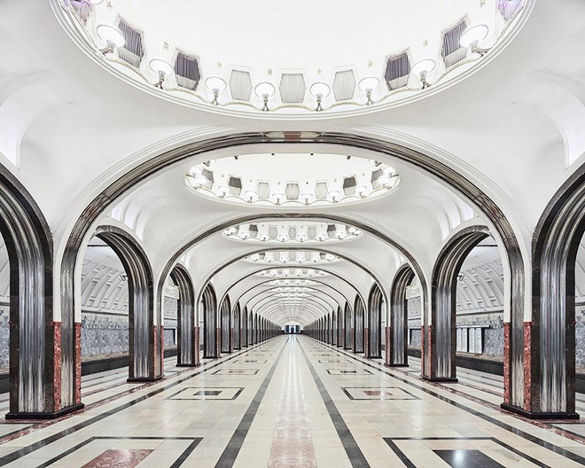 Chùm ảnh: Ngắm nhìn vẻ đẹp nguy nga như cung điện dưới lòng đất của các ga tàu điện ngầm ở Nga - Ảnh 5.
