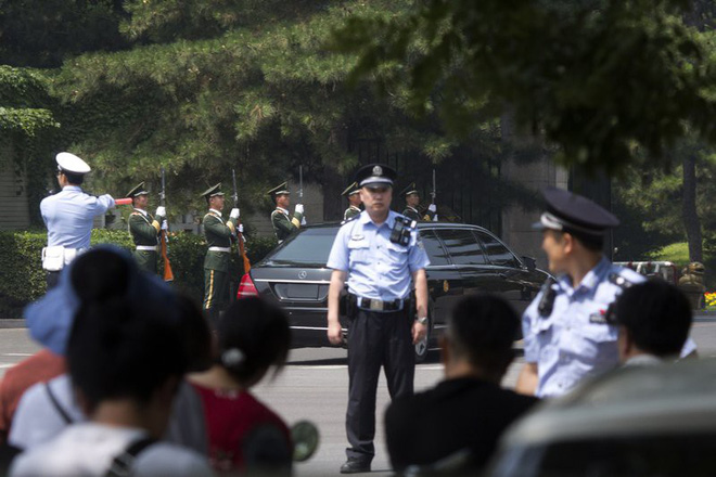 Những hình ảnh đầu tiên của đoàn xe hộ tống ông Kim Jong-un tại Bắc Kinh - Ảnh 8.