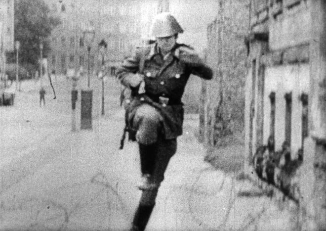 Kết cục cay đắng của người lính Đông Đức: Vượt bức tường Berlin để tìm tự do hay cái chết? - Ảnh 9.