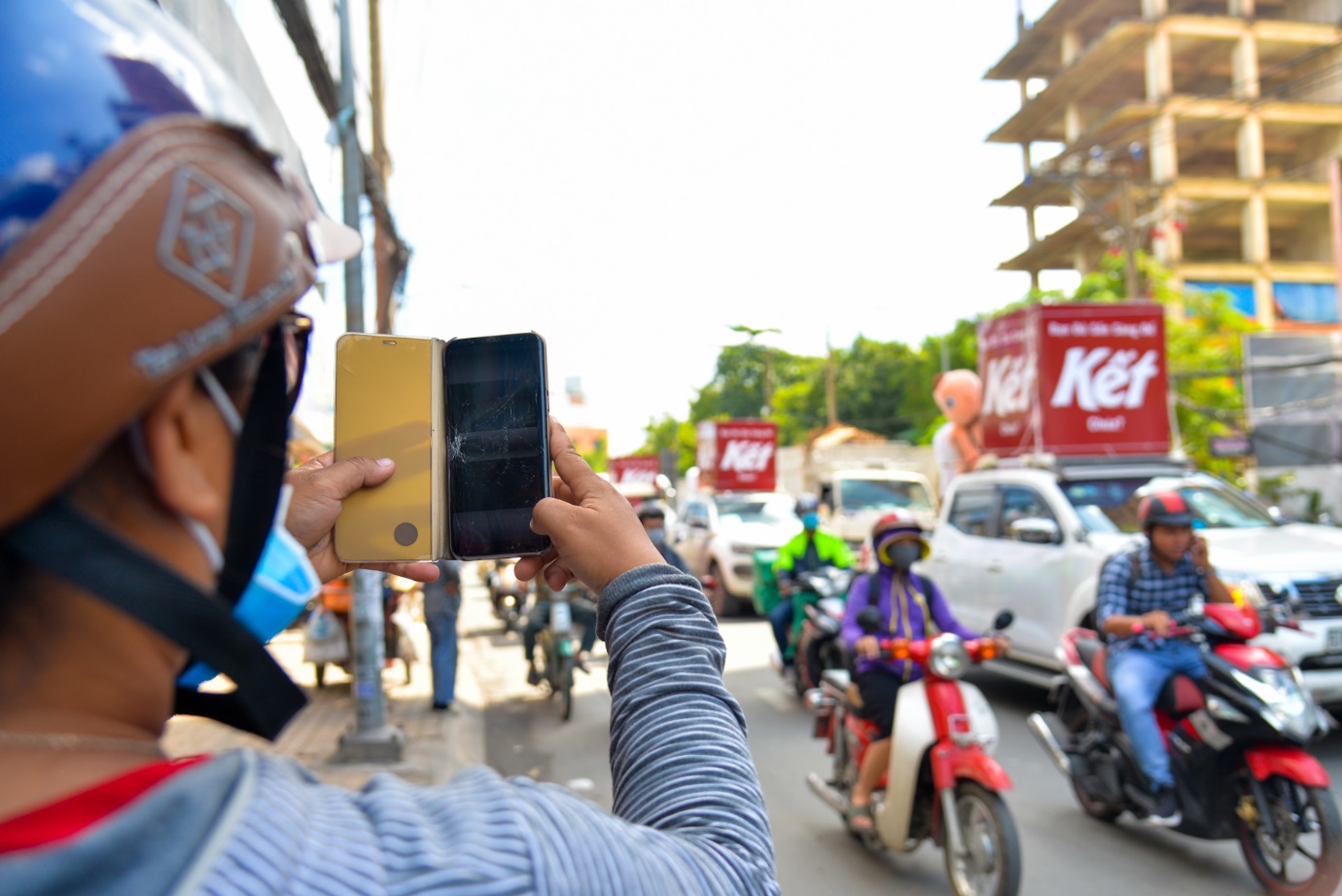 Người Sài Gòn thích thú với dàn thần tình yêu đi “xế siêu ngầu” vòng quanh thành phố - Ảnh 7.
