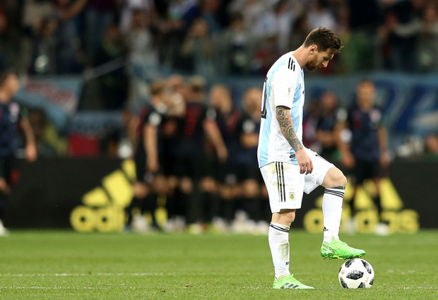 Có một Messi bất lực, đáng thương trong ngày thảm bại của Argentina - Ảnh 9.