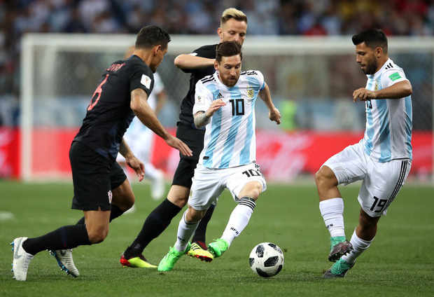 Có một Messi bất lực, đáng thương trong ngày thảm bại của Argentina - Ảnh 3. Có một Messi bất lực, đáng thương trong ngày thảm bại của Argentina 9