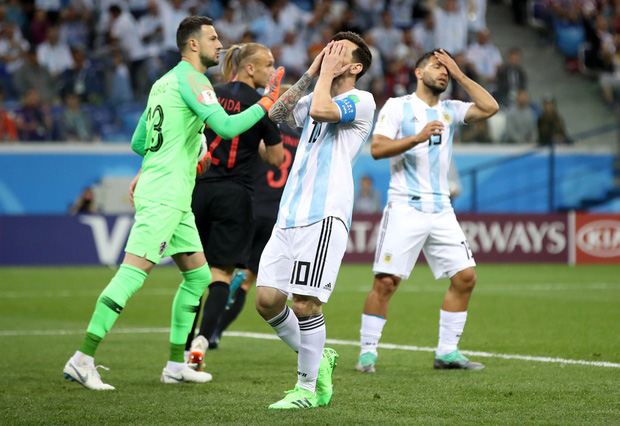 Có một Messi bất lực, đáng thương trong ngày thảm bại của Argentina - Ảnh 5.