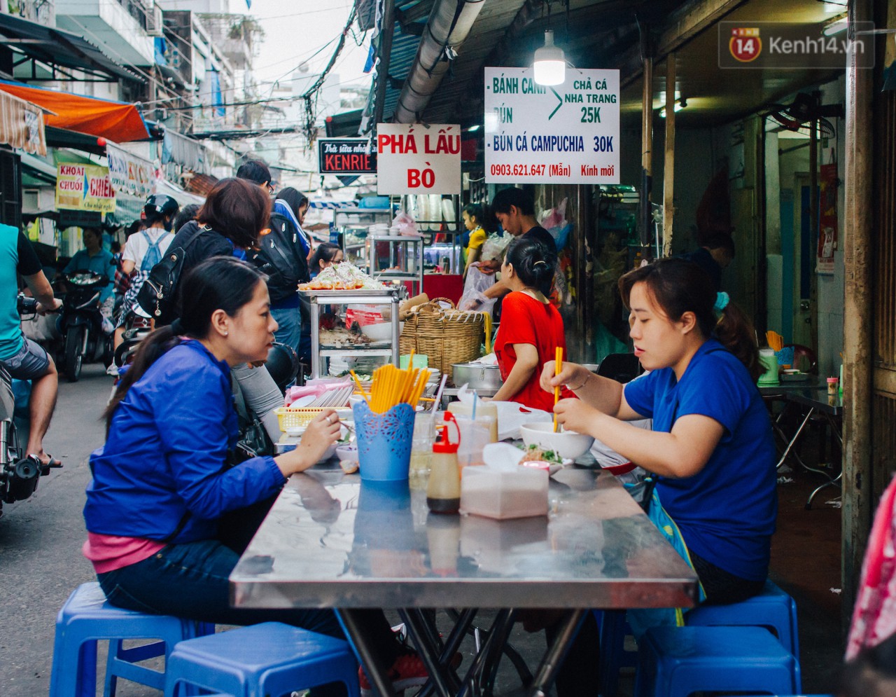 Chùm ảnh: Ở Sài Gòn, có một khu chợ mang tên Campuchia nằm trong hẻm nhỏ nhưng hội tụ đủ hàng ăn thức uống các vùng miền - Ảnh 11.