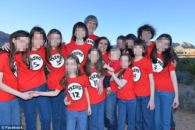 Tình tiết mới vụ án 13 đứa trẻ nhà Turpin: Các nạn nhân phải ăn bánh quy mốc hàng ngày, bị bóp cổ và tra tấn vì nghe nhạc Justin Bieber - Ảnh 2.