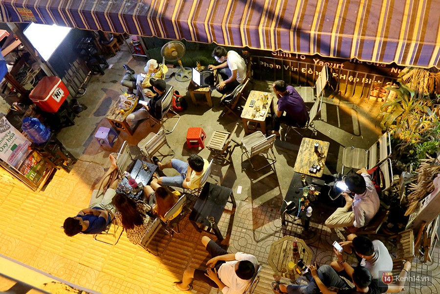 Dân nhậu ở Sài Gòn thức trắng đêm xem World Cup 2018 trên phố nhậu Phạm Văn Đồng - Ảnh 3.