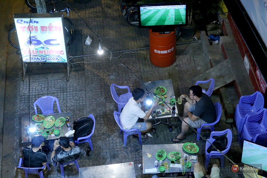 Dân nhậu ở Sài Gòn thức trắng đêm xem World Cup 2018 trên phố nhậu Phạm Văn Đồng - Ảnh 8.