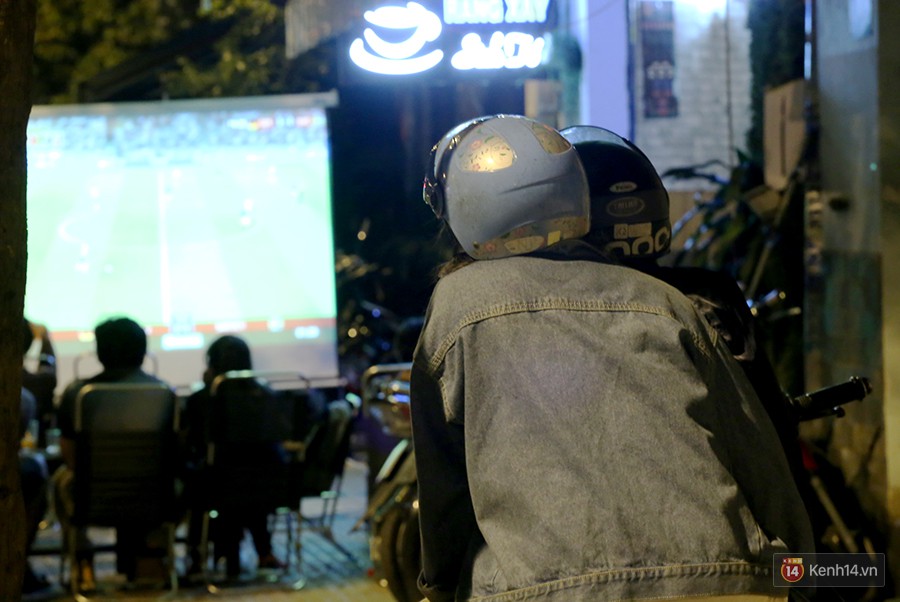 Dân nhậu ở Sài Gòn thức trắng đêm xem World Cup 2018 trên phố nhậu Phạm Văn Đồng - Ảnh 20.