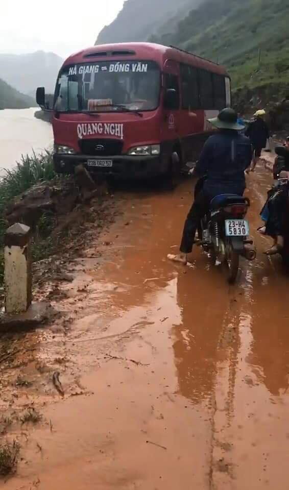 Lũ lịch sử ở Hà Giang: Đã có cảnh báo nhưng dân vẫn chủ quan khiến nhiều người chết và mất tích - Ảnh 9. Lũ lịch sử ở Hà Giang: Đã có cảnh báo nhưng dân vẫn chủ quan khiến nhiều người chết và mất tích 9