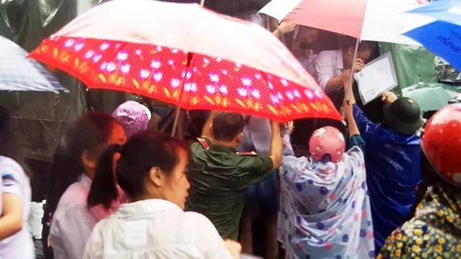 Hà Giang: Do mưa lũ lớn, lực lượng chức năng được huy động toàn lực để giúp thí sinh tới điểm thi THPT an toàn 1 Hà Giang: Do mưa lũ lớn, lực lượng chức năng được huy động toàn lực để giúp thí sinh tới điểm thi THPT an toàn 1