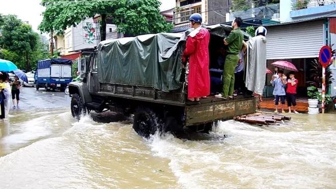 Hà Giang: Do mưa lũ lớn, lực lượng chức năng được huy động toàn lực để giúp thí sinh tới điểm thi THPT an toàn 3 Hà Giang: Do mưa lũ lớn, lực lượng chức năng được huy động toàn lực để giúp thí sinh tới điểm thi THPT an toàn 3