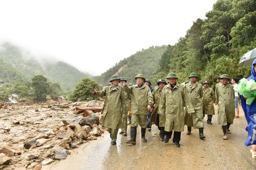 Chùm ảnh: Phó Thủ tướng Trịnh Đình Dũng chỉ đạo khắc phục hậu quả thiên tai tại Lai Châu 1