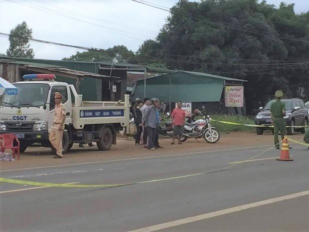 Mẹ bị tai nạn mất ngay trước cổng trường thi, nhà trường giấu để thí sinh yên tâm làm bài - Ảnh 1. Mẹ bị tai nạn mất ngay trước cổng trường thi, nhà trường giấu để thí sinh yên tâm làm bài 1