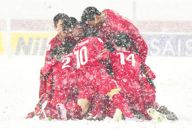 Khoảnh khắc ăn mừng bàn thắng của đội tuyển Hàn Quốc và U23 Việt Nam giống nhau đến kỳ lạ - Ảnh 2.