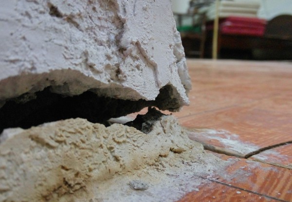 Hà Nội: Nhiều hộ dân bỏ của chạy lấy người vì nhà có nguy cơ đổ sập do chung cư xây sát vách - Ảnh 4. Hà Nội: Nhiều hộ dân bỏ của chạy lấy người vì nhà có nguy cơ đổ sập do chung cư xây sát vách 4