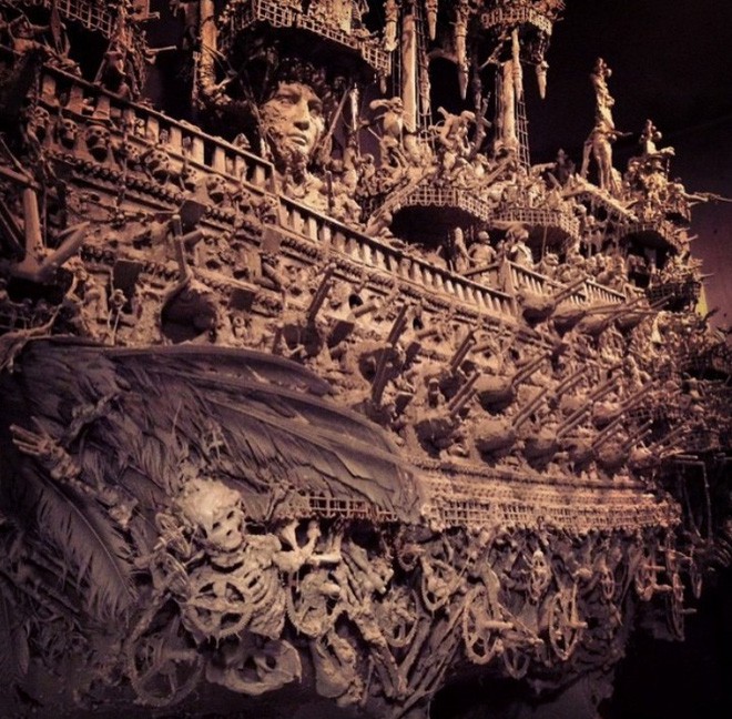Kỳ công điêu khắc suốt 14 tháng liên tục, chàng nghệ sỹ tạo nên con tàu cướp biển ấn tượng đến khó tin - Ảnh 2.