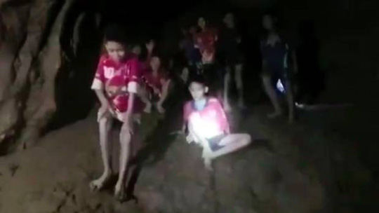 Thái Lan: 'Đưa đội bóng nhí ra khỏi hang động rất khó khăn' 1
