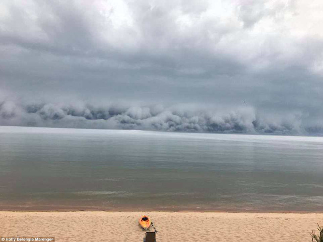 Cảnh tượng mây sóng thần khổng lồ làm giảm 11 độ C ở Michigan là gì? - Ảnh 6.