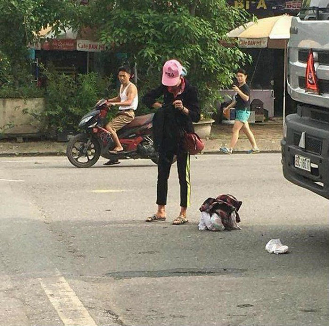 “Hot girl” Bella chỉ đồng ý cho cán bộ pha sữa nhưng không cho con uống sữa 2 “Hot girl” Bella chỉ đồng ý cho cán bộ pha sữa nhưng không cho con uống sữa 2