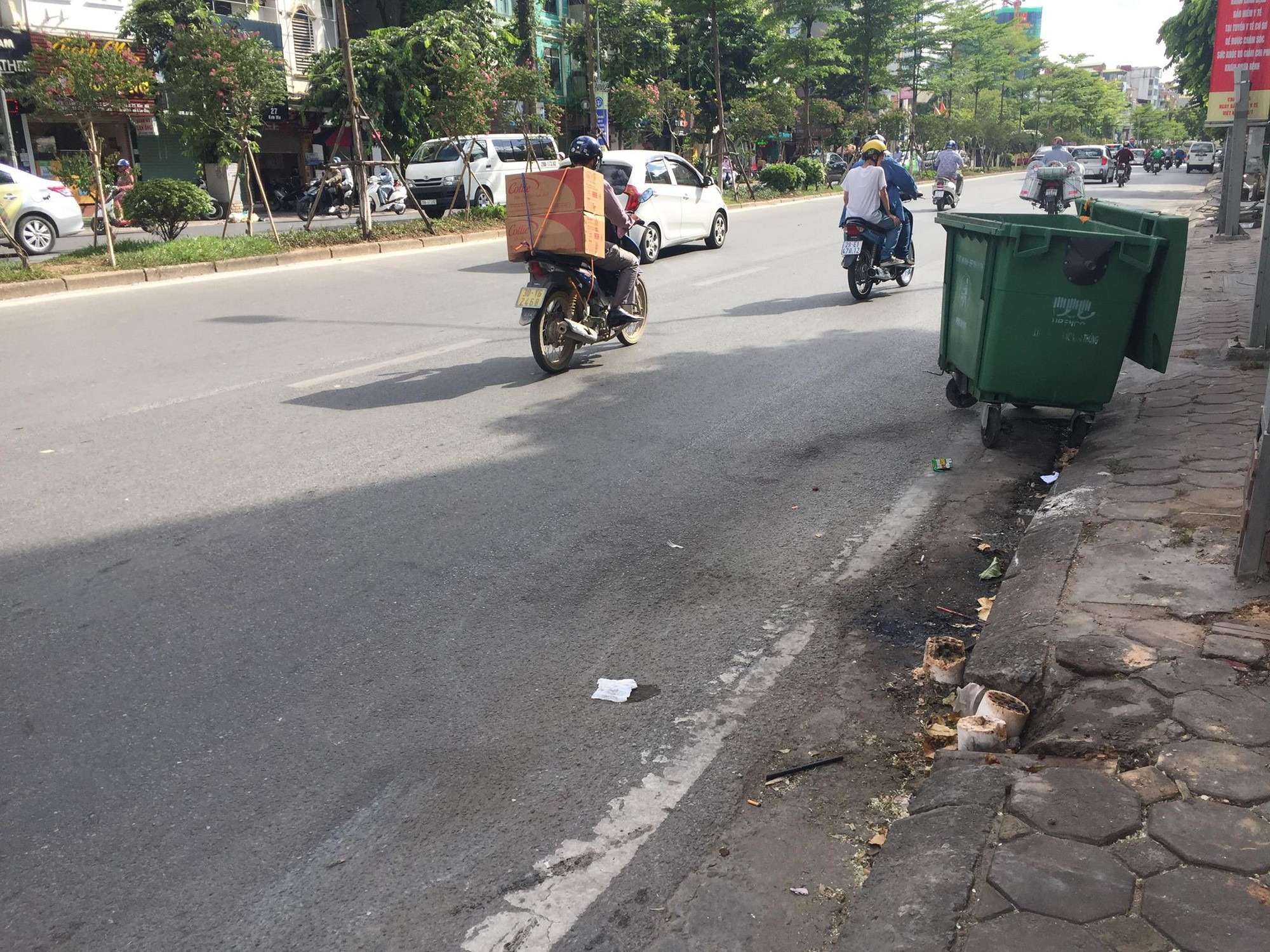 Thực hư vụ thanh niên ngủ dưới gầm ô tô để tránh nắng, tài xế không biết kéo lê 1 đoạn trên đường - Ảnh 3. Thực hư vụ thanh niên ngủ dưới gầm ô tô để tránh nắng, tài xế không biết kéo lê 1 đoạn trên đường - Ảnh 3.