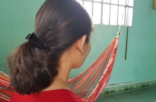 Phó trưởng công an xã bị tố sàm sỡ thiếu nữ 16 tuổi được cho thôi việc 1 Phó trưởng công an xã bị tố sàm sỡ thiếu nữ 16 tuổi được cho thôi việc 1
