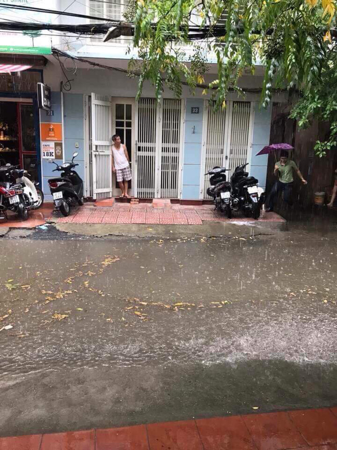 Hà Nội bắt đầu đón mưa giải nhiệt sau 1 tuần nóng 40 độ C - Ảnh 2.